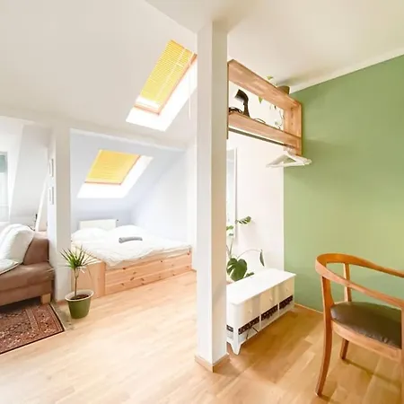 Schoene Mit Blick Ueber Stadtwald * Лейпциг